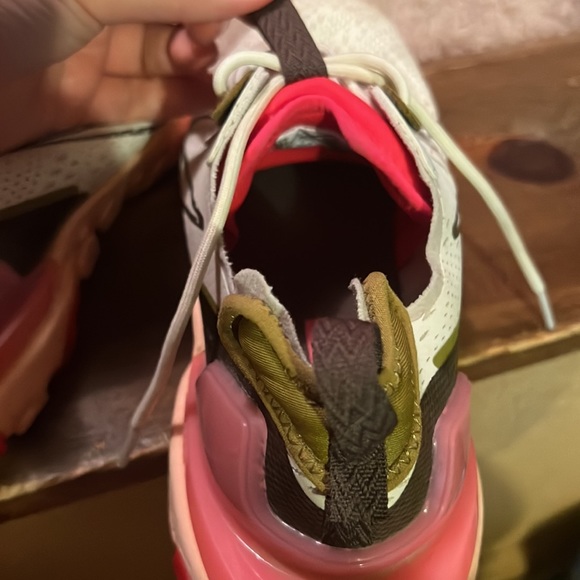 Gently used Nike dmsix sneakers - Picture 3 of 4